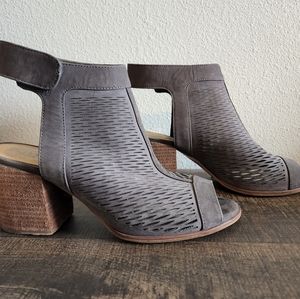 Vince Camuto LaVette Peep Toe Bootie Sandals Gray Size 8.5